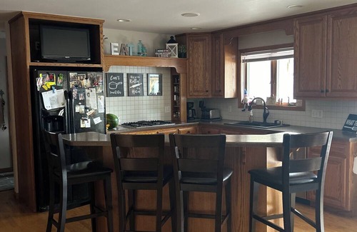 Little Chute House | Looking for guests for THE DRAFT. Great location 20 minutes from Green bay!