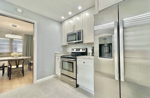 South Hills House | Luxe Mt. Lebanon Home | Central | Free Parking