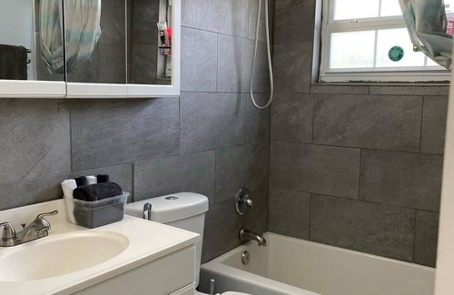 Lakewood Villas House | Minutes to Downtown & Beaches, Fully stocked with everything you could need!