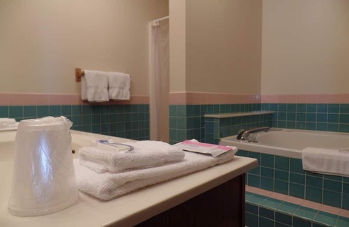 Golconda House | Studio w/ Full Kitchen - Peaceful Place in the Shawnee