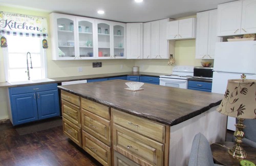 Orrtanna House | Close to Gettyburg's battlefields, wineries, antiquing, orchards, resturants.