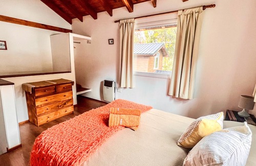 San Carlos de Bariloche Cabin | Bright cabin, steps from Lake Nahuel Huapi