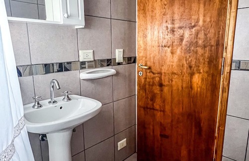 San Carlos de Bariloche Cabin | Bright cabin, steps from Lake Nahuel Huapi