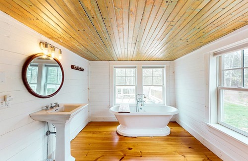 South Bristol House | Tranquil Riverfront Homes with Rustic Charm and Modern Comforts