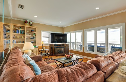 Theodore House | Waterfront Vacation Rental: 9 Mi to Dauphin Island