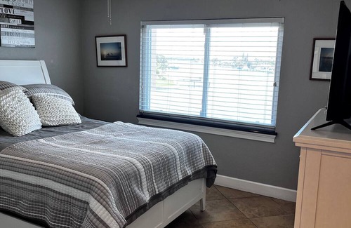 Capri Isle Condo | One bedroom, one bath condo on the water. Walk to beaches. Breath taking view