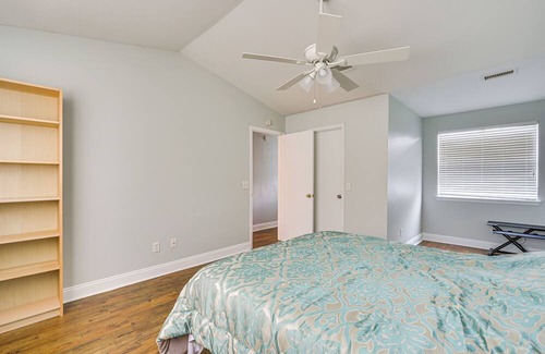 Carrollwood House | Pet-Friendly Tampa Escape - 7 Mi to Busch Gardens!