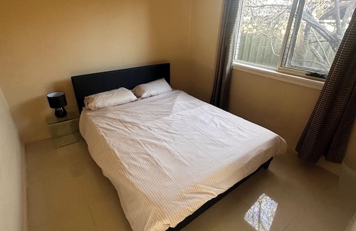 Greystanes House | Comfortable and cozy Graystanes home with garage