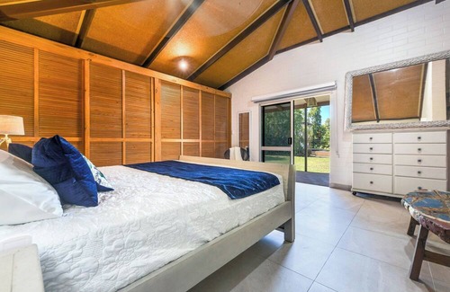 Karama House | LUX POOLSIDE ESCAPE in LARGE FAMILY HOME