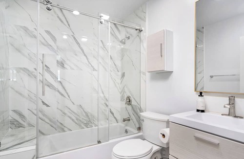 Artesia House | 3 Bedroom Corporate Suite in Artesia Central LA