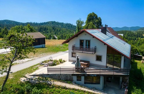 Fuzine House | Berguitje met binnenzwembad