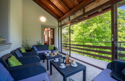 Fuzine House | Berguitje met binnenzwembad