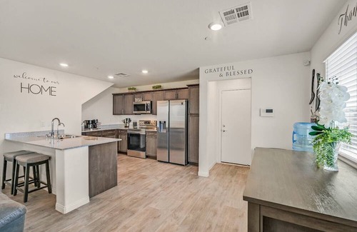 North Las Vegas House | New! 3BR Vegas Townhouse, sleeps 6, w Pool Access