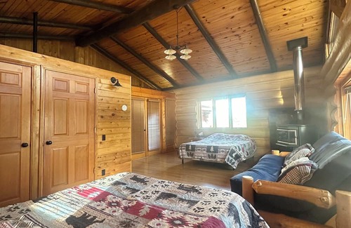 Cotton Cabin | Golden Pond, Secluded & Spacious Waterfront Oasis