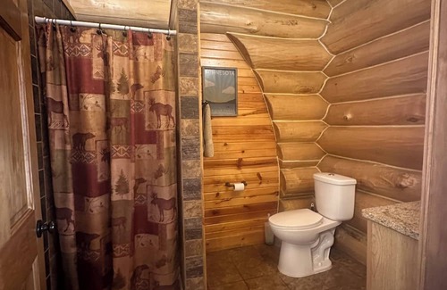 Cotton Cabin | Golden Pond, Secluded & Spacious Waterfront Oasis