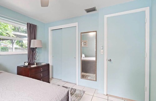 Largo Hotel | 2BR Home near Clearwater Beach with Free Parking, Wi-Fi & Firepit