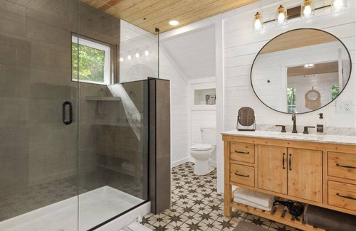 Combs House | Luxury Cabin nestled in the Ozark Mountains.