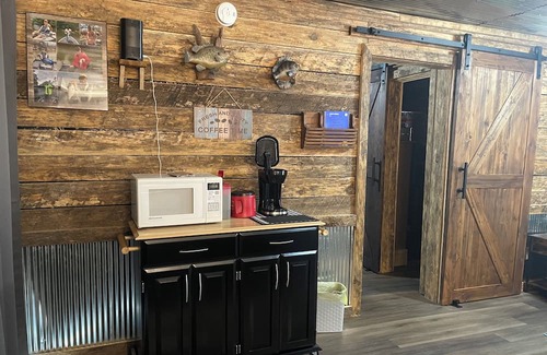 Tie Plant Cabin | Camp House Retreat is located at Grenada Lake, world famous Crappie fishing lake