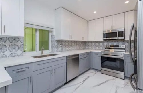 Pinecrest House | Pinecrest Home Newly updated. Best location.