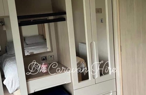 Towyn Cabin | Luxury Caravan in Towyn North Wales