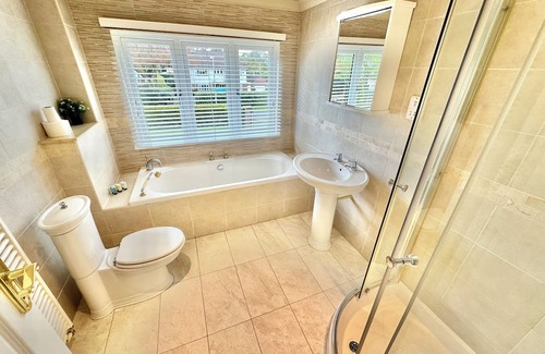 Ferndown House | Golf Course View - Large Four Bed Home with Garden - New Forest and Beach Links