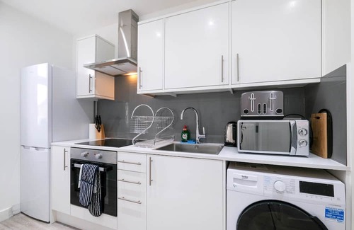 Corby Apartment | Corby City Centre Apt. 04 - Excellent Family Accommodation in Northamptonshire