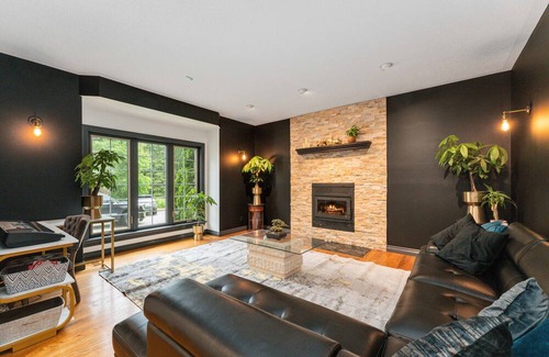 Munster Hamlet - Richmond House | 8000+ sq ft MANSION with indoor pool for 20+ guests! The Sens old Party House!