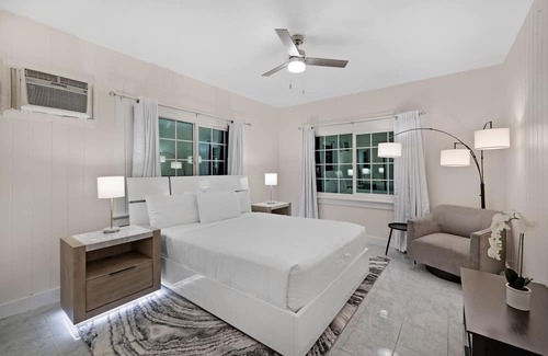 McCully - Moiliili House | Charming 4BR/2BA Hawaii House - Ideal for Families, Close to Attractions