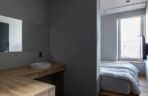 Nagaokakyo House | Hollywood twin shower room Standard plan with bre / Nagaokakyo Kyōto