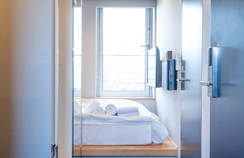 Nagaokakyo House | Hollywood twin shower room Standard plan with bre / Nagaokakyo Kyōto