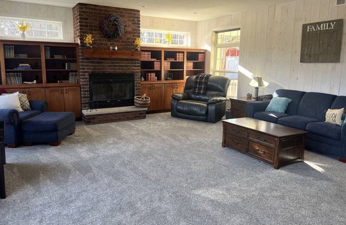 Stevens Point House | Country Estate 5 minutes from Point w/ Pool, Hot Tub, Movie Theater & Game Room!