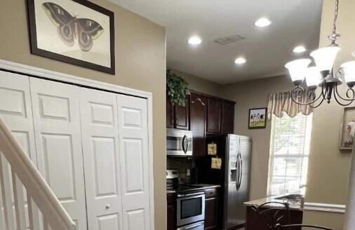 Windermere House | Windermere Two Bedroom Updated Townhouse Water View,Close to Disney, A+ Location