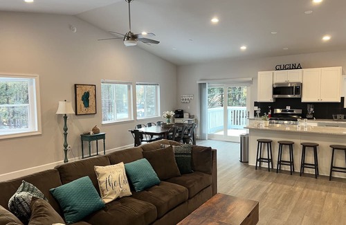 Rancho Bijou House | Terrific brand new 4-bedroom house with WiFi in South Lake Tahoe