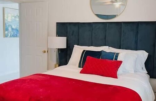 Sunrise Acres House | Comfy Duplex Home | Luxe Modern Family Friendly