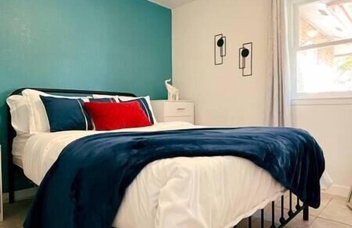 Sunrise Acres House | Comfy Duplex Home | Luxe Modern Family Friendly