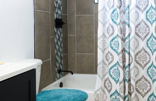 Sunrise Acres House | Cozy Colors Modern Family Friendly-3 days