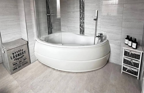 Rochdale Apartment | Inviting 2-Bed Apartment in Rochdale