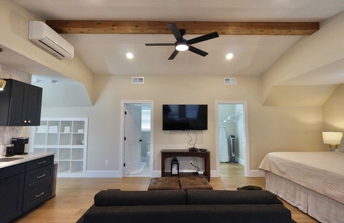 Greer House | Suburban Studio in Prime Area on Large Quiet Lot- GSP Airport, Greer, Greenville