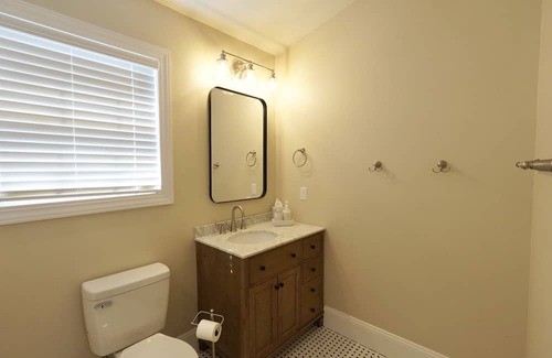 Greer House | Suburban Studio in Prime Area on Large Quiet Lot- GSP Airport, Greer, Greenville