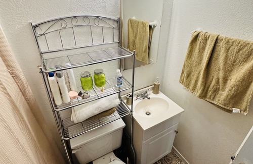 Paradise Apartment | 5 minutes to the Harry Reid international airport and 10 minutes from the strip!