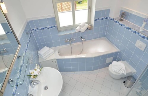 Middelhagen Apartment | Holiday home Landhaus Hagenblick