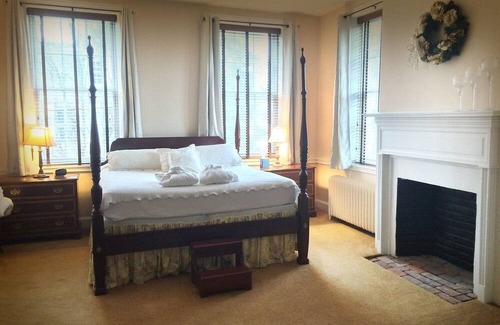 Marietta Bed & Breakfast | Ascot Bed & Breakfast Sleeps up to 16+