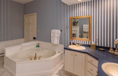 Marietta Bed & Breakfast | Ascot Bed & Breakfast Sleeps up to 16+