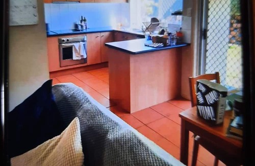Pacific Pines House | 2 bedroomed town house in Gold Coast,close to theme parks !