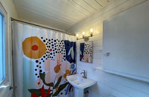 Stevensville House | Chalet on the Lake 100 w/ Beach Access, Pools, Sport Courts, Fishing Pond & more!