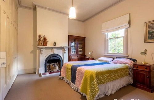 Bathurst House | Family Home with Pool & Pizza Oven - Pet Friendly
