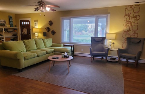 Algonquin House | House in quiet neighborhood, on the water, with large backyard