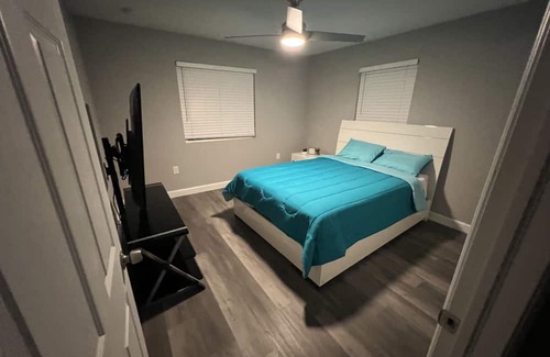 Bridgeport Heights House | Cozy modern house close to the beach