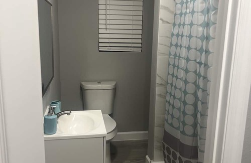 Bridgeport Heights House | Cozy modern house close to the beach