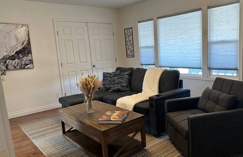 Northeast Reno House | Cozy and Pet Friendly "Movie House" in Reno